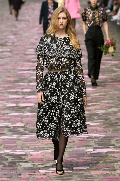 Look 15